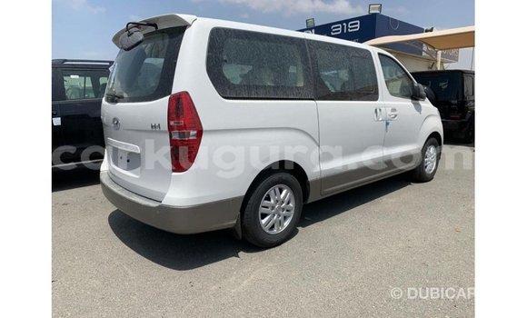 Acheter Import Voiture Hyundai Accent Blanc à Import - Dubai, Bujumbura Acheter Import Voiture Hyundai Accent Blanc à Import - Dubai, Bujumbura