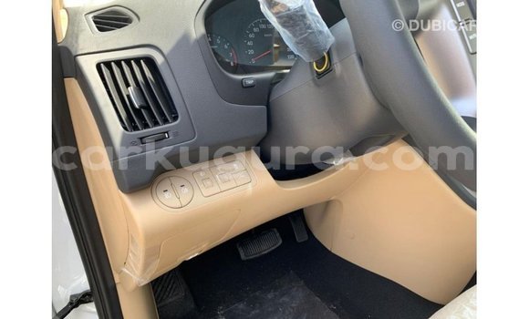 Acheter Import Voiture Hyundai Accent Blanc à Import - Dubai, Bujumbura Acheter Import Voiture Hyundai Accent Blanc à Import - Dubai, Bujumbura