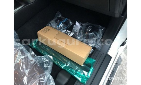 Acheter Import Voiture Toyota 4Runner Blanc à Import - Dubai, Bujumbura Acheter Import Voiture Toyota 4Runner Blanc à Import - Dubai, Bujumbura