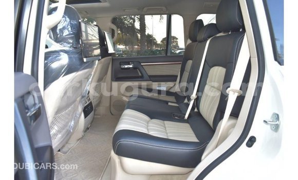 Buy Import Toyota Land Cruiser White Car in Import - Dubai in Bujumbura Buy Import Toyota Land Cruiser White Car in Import - Dubai in Bujumbura