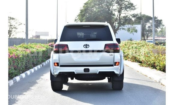 Buy Import Toyota Land Cruiser White Car in Import - Dubai in Bujumbura Buy Import Toyota Land Cruiser White Car in Import - Dubai in Bujumbura