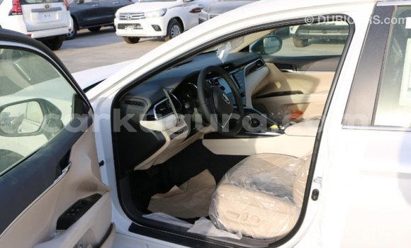 Acheter Import Voiture Toyota Camry Blanc à Import - Dubai, Bujumbura Acheter Import Voiture Toyota Camry Blanc à Import - Dubai, Bujumbura