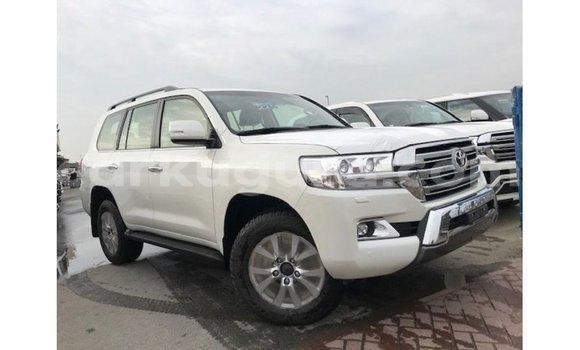 Buy Import Toyota Land Cruiser White Car in Import - Dubai in Bujumbura Buy Import Toyota Land Cruiser White Car in Import - Dubai in Bujumbura