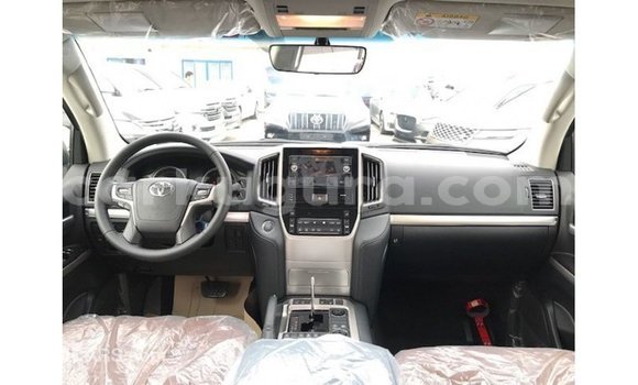 Buy Import Toyota Land Cruiser White Car in Import - Dubai in Bujumbura Buy Import Toyota Land Cruiser White Car in Import - Dubai in Bujumbura