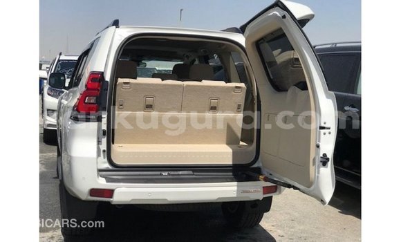 Acheter Import Voiture Toyota Prado Blanc à Import - Dubai, Bujumbura Acheter Import Voiture Toyota Prado Blanc à Import - Dubai, Bujumbura