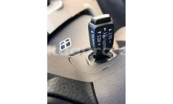 Acheter Import Voiture Toyota Prado Blanc à Import - Dubai, Bujumbura Acheter Import Voiture Toyota Prado Blanc à Import - Dubai, Bujumbura