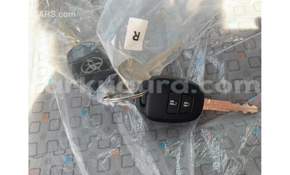 Nunua Imported Toyota Hiace Nyeupe Gari ndani ya Import - Dubai nchini Bujumbura Nunua Imported Toyota Hiace Nyeupe Gari ndani ya Import - Dubai nchini Bujumbura