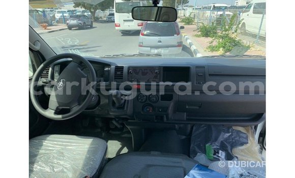 Nunua Imported Toyota Hiace Nyeupe Gari ndani ya Import - Dubai nchini Bujumbura Nunua Imported Toyota Hiace Nyeupe Gari ndani ya Import - Dubai nchini Bujumbura