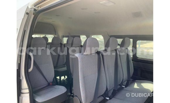 Nunua Imported Toyota Hiace Nyeupe Gari ndani ya Import - Dubai nchini Bujumbura Nunua Imported Toyota Hiace Nyeupe Gari ndani ya Import - Dubai nchini Bujumbura