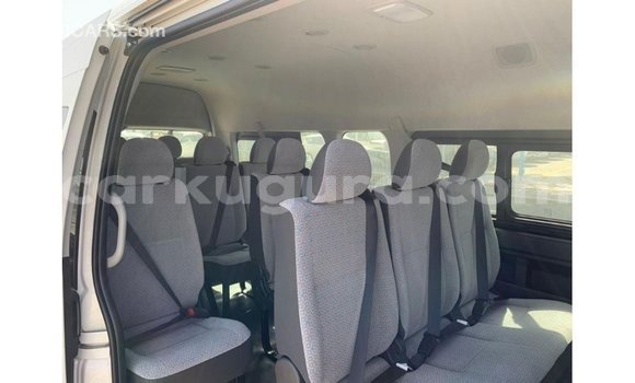 Nunua Imported Toyota Hiace Nyeupe Gari ndani ya Import - Dubai nchini Bujumbura Nunua Imported Toyota Hiace Nyeupe Gari ndani ya Import - Dubai nchini Bujumbura