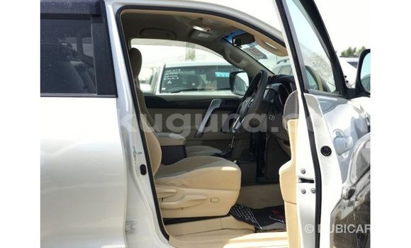 Acheter Import Voiture Toyota Prado Blanc à Import - Dubai, Bujumbura Acheter Import Voiture Toyota Prado Blanc à Import - Dubai, Bujumbura