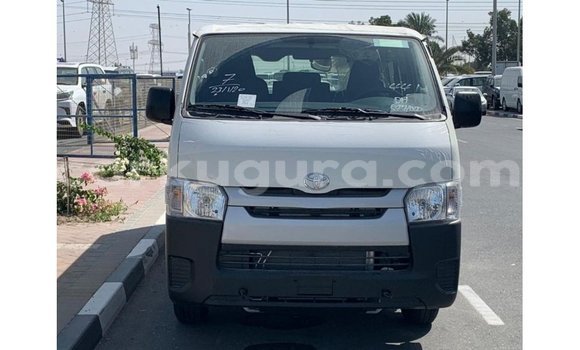 Nunua Imported Toyota Hiace Nyeupe Gari ndani ya Import - Dubai nchini Bujumbura Nunua Imported Toyota Hiace Nyeupe Gari ndani ya Import - Dubai nchini Bujumbura