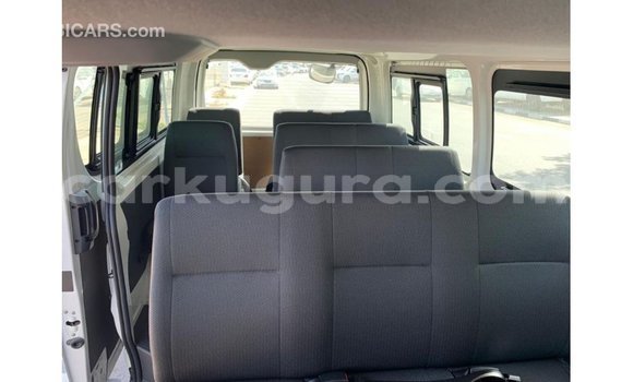 Nunua Imported Toyota Hiace Nyeupe Gari ndani ya Import - Dubai nchini Bujumbura Nunua Imported Toyota Hiace Nyeupe Gari ndani ya Import - Dubai nchini Bujumbura
