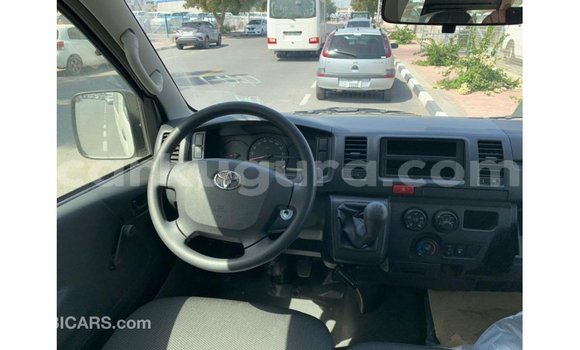 Nunua Imported Toyota Hiace Nyeupe Gari ndani ya Import - Dubai nchini Bujumbura Nunua Imported Toyota Hiace Nyeupe Gari ndani ya Import - Dubai nchini Bujumbura