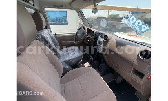 Nunua Imported Toyota Land Cruiser Beige Gari ndani ya Import - Dubai nchini Bujumbura Nunua Imported Toyota Land Cruiser Beige Gari ndani ya Import - Dubai nchini Bujumbura
