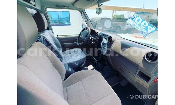 Nunua Imported Toyota Land Cruiser Beige Gari ndani ya Import - Dubai nchini Bujumbura Nunua Imported Toyota Land Cruiser Beige Gari ndani ya Import - Dubai nchini Bujumbura