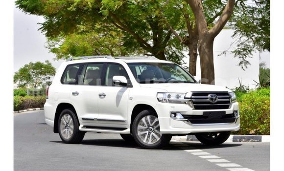 Acheter Import Voiture Toyota Land Cruiser Blanc à Import - Dubai, Bujumbura Acheter Import Voiture Toyota Land Cruiser Blanc à Import - Dubai, Bujumbura