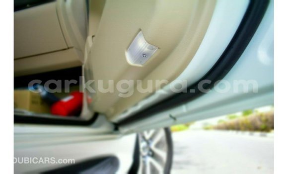 Acheter Import Voiture Toyota Land Cruiser Blanc à Import - Dubai, Bujumbura Acheter Import Voiture Toyota Land Cruiser Blanc à Import - Dubai, Bujumbura