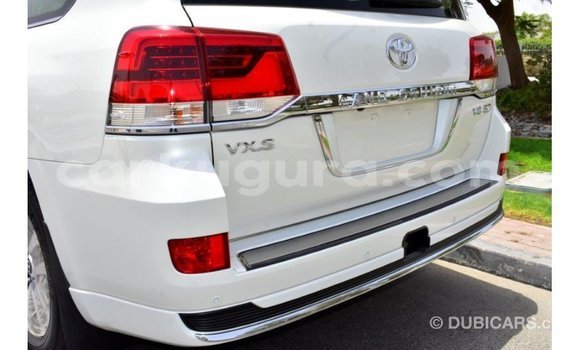Acheter Import Voiture Toyota Land Cruiser Blanc à Import - Dubai, Bujumbura Acheter Import Voiture Toyota Land Cruiser Blanc à Import - Dubai, Bujumbura