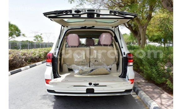 Acheter Import Voiture Toyota Land Cruiser Blanc à Import - Dubai, Bujumbura Acheter Import Voiture Toyota Land Cruiser Blanc à Import - Dubai, Bujumbura