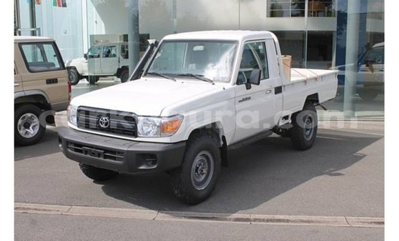 Nunua Imported Toyota Land Cruiser Nyeupe Gari ndani ya Import - Dubai nchini Bujumbura Nunua Imported Toyota Land Cruiser Nyeupe Gari ndani ya Import - Dubai nchini Bujumbura