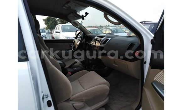 Nunua Imported Toyota Fortuner Nyeupe Gari ndani ya Import - Dubai nchini Bujumbura Nunua Imported Toyota Fortuner Nyeupe Gari ndani ya Import - Dubai nchini Bujumbura