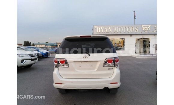 Nunua Imported Toyota Fortuner Nyeupe Gari ndani ya Import - Dubai nchini Bujumbura Nunua Imported Toyota Fortuner Nyeupe Gari ndani ya Import - Dubai nchini Bujumbura