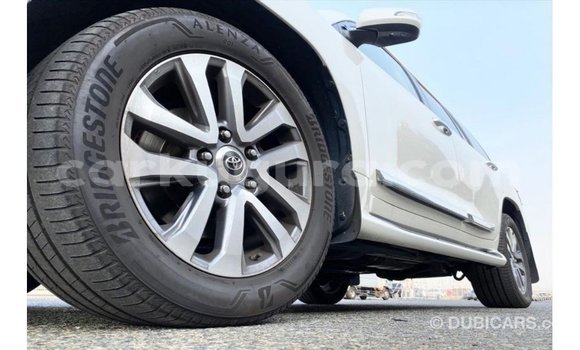 Acheter Import Voiture Toyota Land Cruiser Blanc à Import - Dubai, Bujumbura Acheter Import Voiture Toyota Land Cruiser Blanc à Import - Dubai, Bujumbura