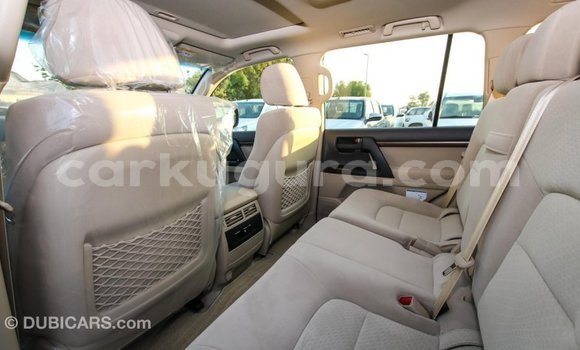 Acheter Import Voiture Toyota Land Cruiser Blanc à Import - Dubai, Bujumbura Acheter Import Voiture Toyota Land Cruiser Blanc à Import - Dubai, Bujumbura