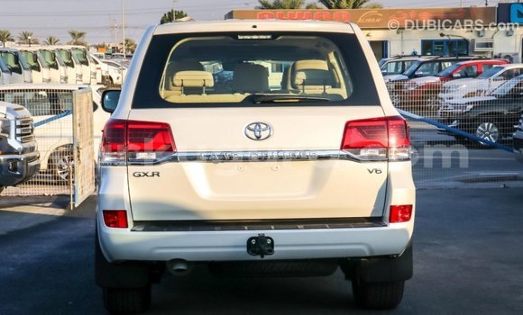 Acheter Import Voiture Toyota Land Cruiser Blanc à Import - Dubai, Bujumbura Acheter Import Voiture Toyota Land Cruiser Blanc à Import - Dubai, Bujumbura