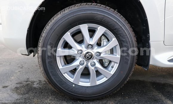 Acheter Import Voiture Toyota Land Cruiser Blanc à Import - Dubai, Bujumbura Acheter Import Voiture Toyota Land Cruiser Blanc à Import - Dubai, Bujumbura