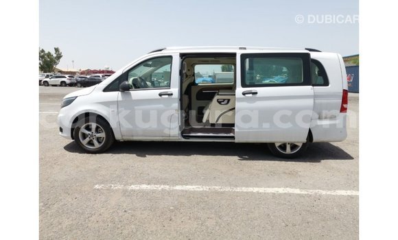 Acheter Import Voiture Mercedes-Benz Vito Blanc à Import - Dubai, Bujumbura Acheter Import Voiture Mercedes-Benz Vito Blanc à Import - Dubai, Bujumbura