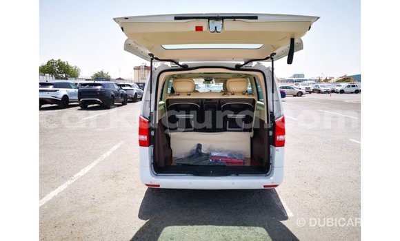 Acheter Import Voiture Mercedes-Benz Vito Blanc à Import - Dubai, Bujumbura Acheter Import Voiture Mercedes-Benz Vito Blanc à Import - Dubai, Bujumbura