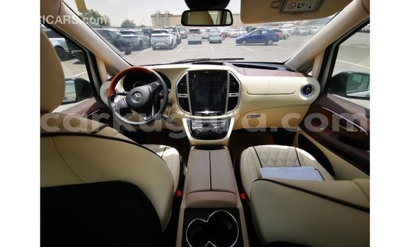 Acheter Import Voiture Mercedes-Benz Vito Blanc à Import - Dubai, Bujumbura Acheter Import Voiture Mercedes-Benz Vito Blanc à Import - Dubai, Bujumbura