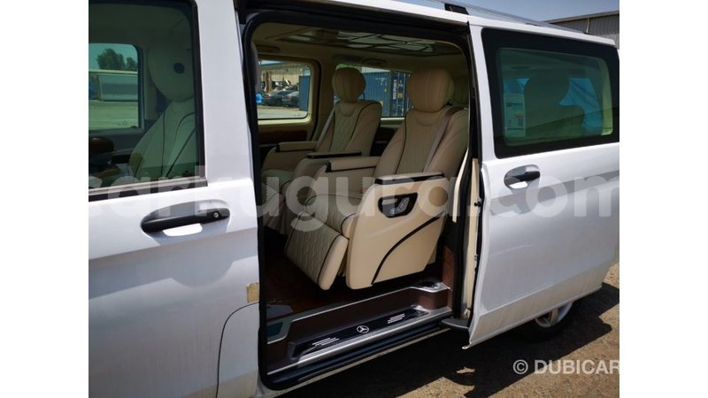 Big with watermark mercedes benz vito bujumbura import dubai 5042