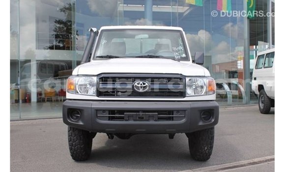 Nunua Imported Toyota Land Cruiser Nyeupe Gari ndani ya Import - Dubai nchini Bujumbura Nunua Imported Toyota Land Cruiser Nyeupe Gari ndani ya Import - Dubai nchini Bujumbura