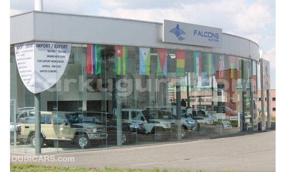 Nunua Imported Toyota Land Cruiser Nyeupe Gari ndani ya Import - Dubai nchini Bujumbura Nunua Imported Toyota Land Cruiser Nyeupe Gari ndani ya Import - Dubai nchini Bujumbura