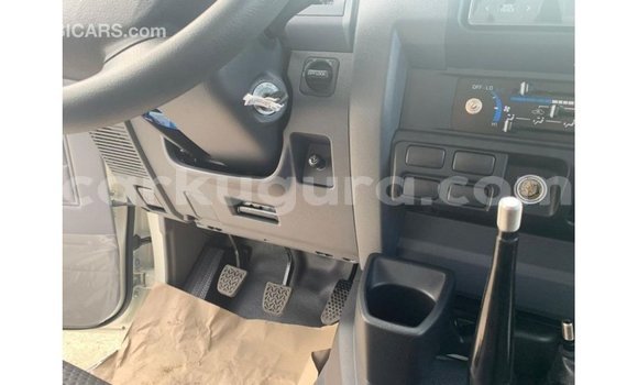 Nunua Imported Toyota Land Cruiser Nyeupe Gari ndani ya Import - Dubai nchini Bujumbura Nunua Imported Toyota Land Cruiser Nyeupe Gari ndani ya Import - Dubai nchini Bujumbura