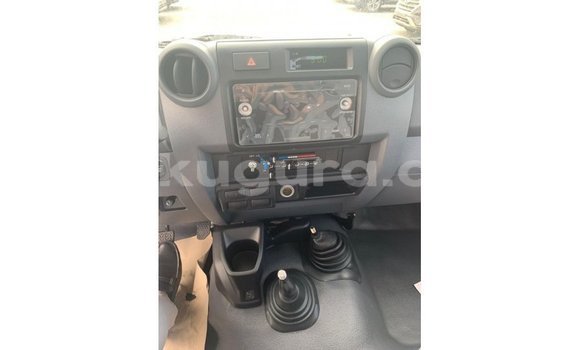 Nunua Imported Toyota Land Cruiser Nyeupe Gari ndani ya Import - Dubai nchini Bujumbura Nunua Imported Toyota Land Cruiser Nyeupe Gari ndani ya Import - Dubai nchini Bujumbura