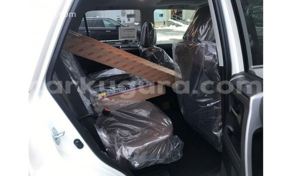 Nunua Imported Toyota 4Runner Nyeupe Gari ndani ya Import - Dubai nchini Bujumbura Nunua Imported Toyota 4Runner Nyeupe Gari ndani ya Import - Dubai nchini Bujumbura