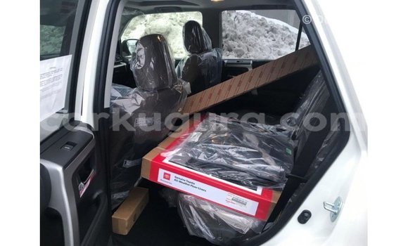 Nunua Imported Toyota 4Runner Nyeupe Gari ndani ya Import - Dubai nchini Bujumbura Nunua Imported Toyota 4Runner Nyeupe Gari ndani ya Import - Dubai nchini Bujumbura
