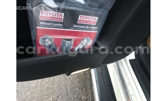 Acheter Import Voiture Toyota 4Runner Blanc à Import - Dubai, Bujumbura Acheter Import Voiture Toyota 4Runner Blanc à Import - Dubai, Bujumbura