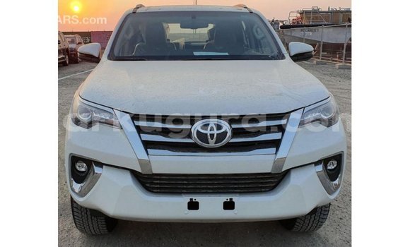 Nunua Imported Toyota Fortuner Nyeupe Gari ndani ya Import - Dubai nchini Bujumbura Nunua Imported Toyota Fortuner Nyeupe Gari ndani ya Import - Dubai nchini Bujumbura