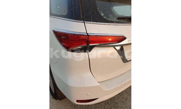 Nunua Imported Toyota Fortuner Nyeupe Gari ndani ya Import - Dubai nchini Bujumbura Nunua Imported Toyota Fortuner Nyeupe Gari ndani ya Import - Dubai nchini Bujumbura