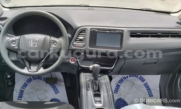 Acheter Import Moto Honda C Blanc à Import - Dubai, Bujumbura Acheter Import Moto Honda C Blanc à Import - Dubai, Bujumbura