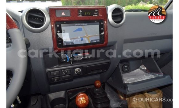 Acheter Import Voiture Toyota Land Cruiser Rouge à Import - Dubai, Bujumbura Acheter Import Voiture Toyota Land Cruiser Rouge à Import - Dubai, Bujumbura
