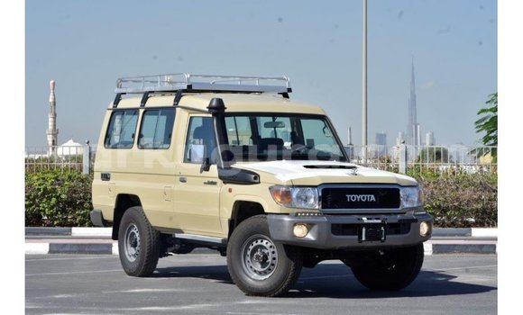 Acheter Import Voiture Toyota Land Cruiser Beige à Import - Dubai, Bujumbura Acheter Import Voiture Toyota Land Cruiser Beige à Import - Dubai, Bujumbura