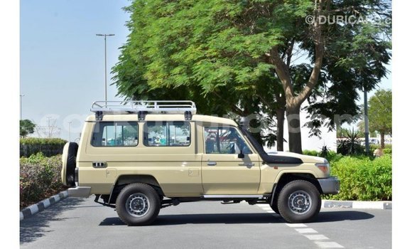 Acheter Import Voiture Toyota Land Cruiser Beige à Import - Dubai, Bujumbura Acheter Import Voiture Toyota Land Cruiser Beige à Import - Dubai, Bujumbura