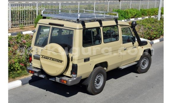 Acheter Import Voiture Toyota Land Cruiser Beige à Import - Dubai, Bujumbura Acheter Import Voiture Toyota Land Cruiser Beige à Import - Dubai, Bujumbura