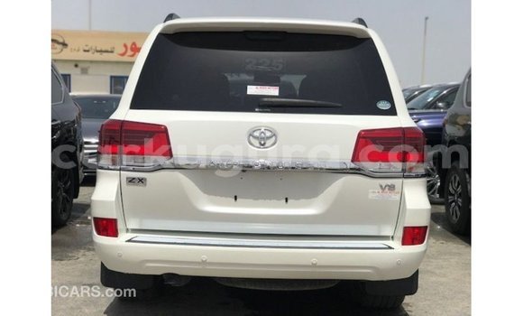 Acheter Import Voiture Toyota Land Cruiser Blanc à Import - Dubai, Bujumbura Acheter Import Voiture Toyota Land Cruiser Blanc à Import - Dubai, Bujumbura